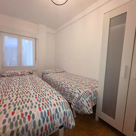Becquer 10 - Centrico, Wifi, Ideal 4 Personas *