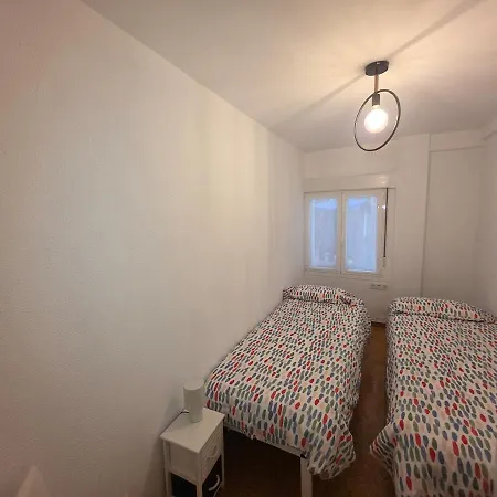 Becquer 10 - Centrico, Wifi, Ideal 4 Personas *
